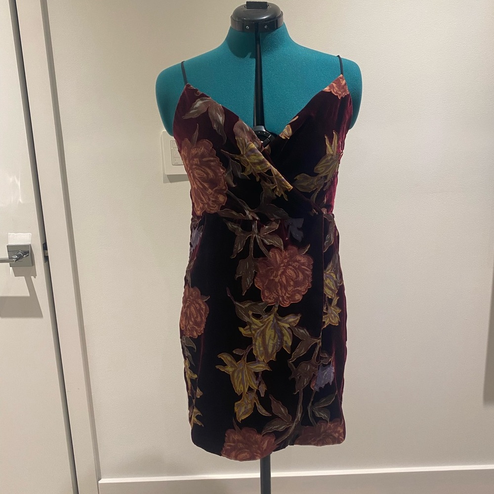 Velvetey V-neck dress with Adjustable shoulder straps, Lavender Brown, L